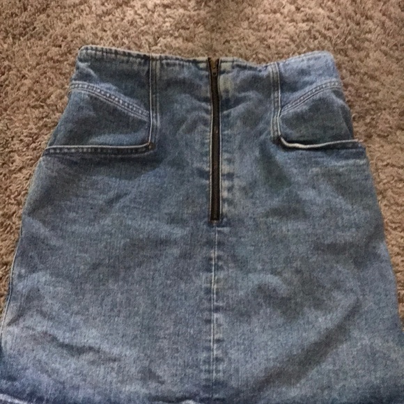 Guess - Picture 1 of 4
